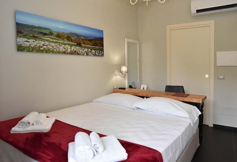 פונדק Itria Palace