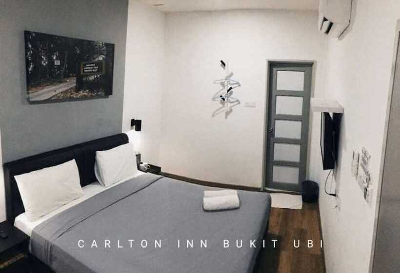 בית מלון כפרי Carlton Inn Bukit Ubi