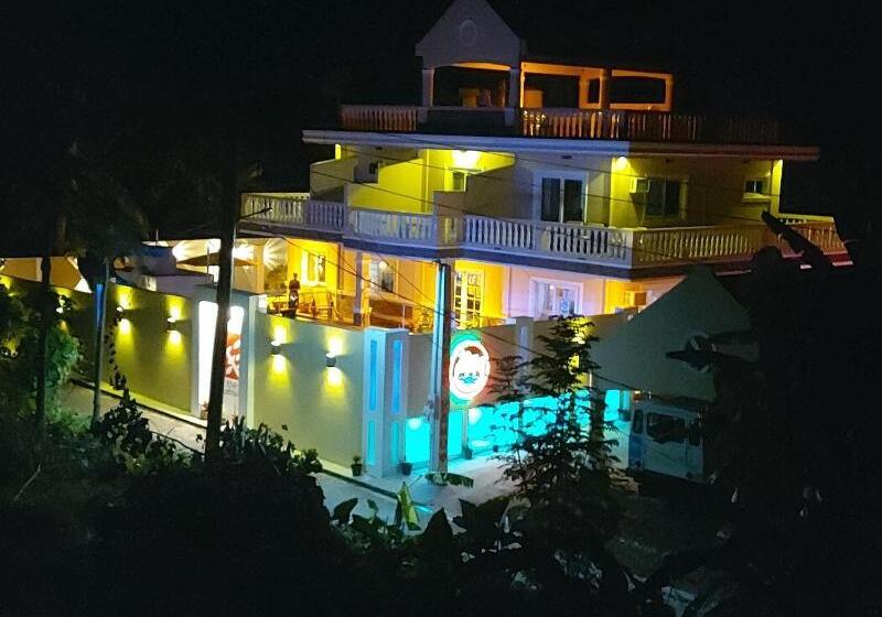 בית מלון כפרי Dive Batanes Lodge And Restaurant