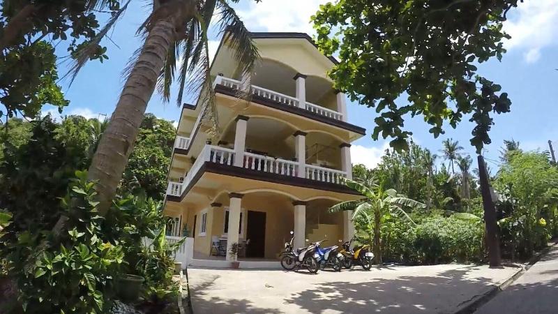 בית מלון כפרי Dive Batanes Lodge And Restaurant