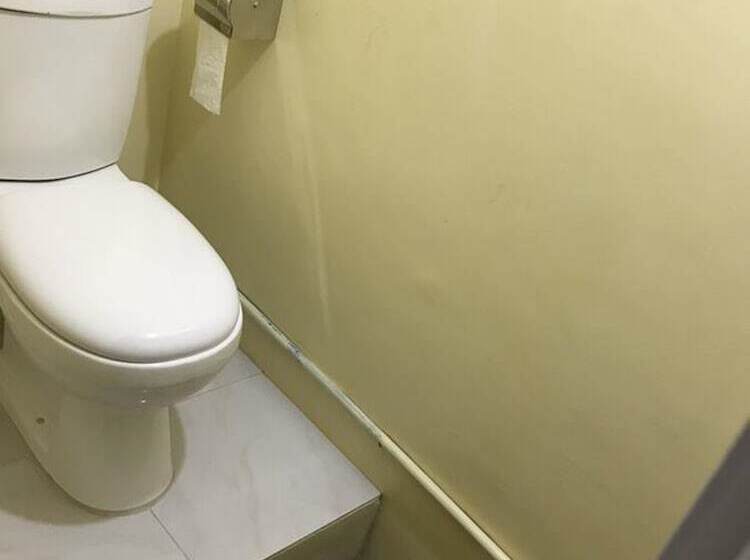 هتل King S Lodging House And Restaurant