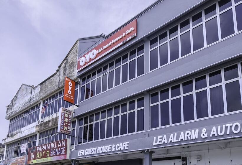 Отель Lea Guest House & Cafe Lukut