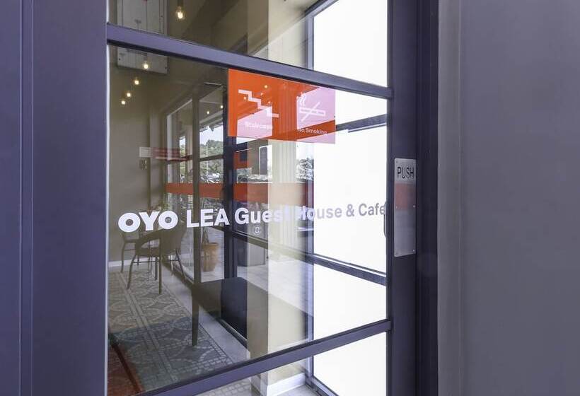 Отель Lea Guest House & Cafe Lukut