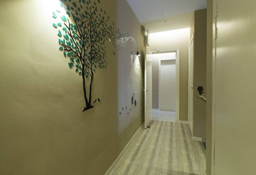 Отель Lea Guest House & Cafe Lukut