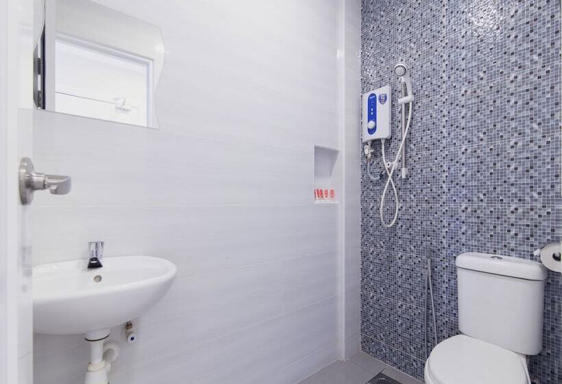 Отель Lea Guest House & Cafe Lukut