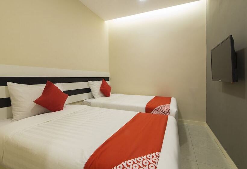 Отель Lea Guest House & Cafe Lukut