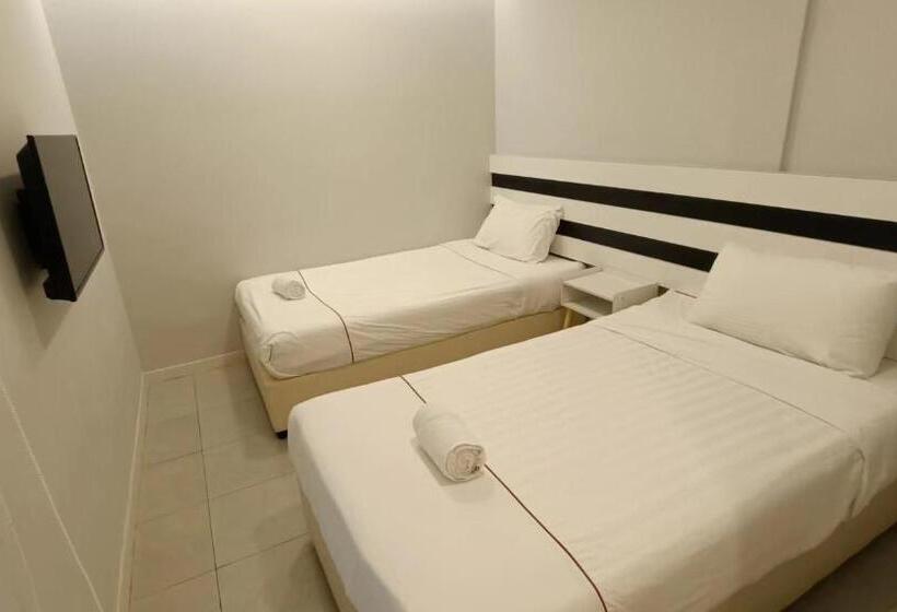 Отель Lea Guest House & Cafe Lukut