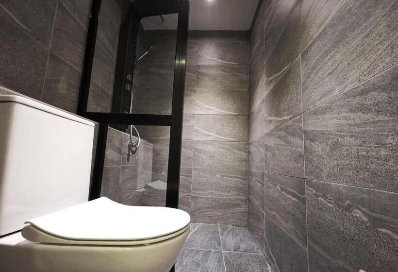 هتل Oikos Poshtel