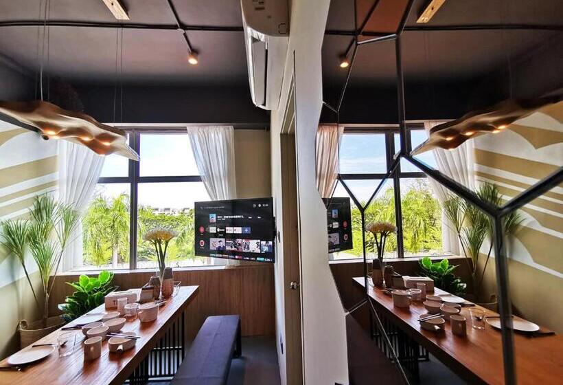 هتل Oikos Poshtel
