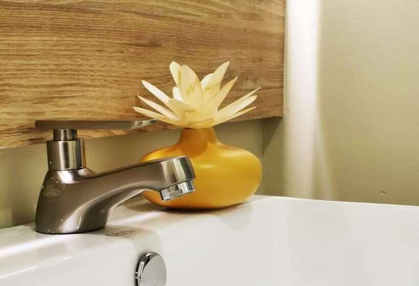 בית מלון כפרי Oikos Poshtel