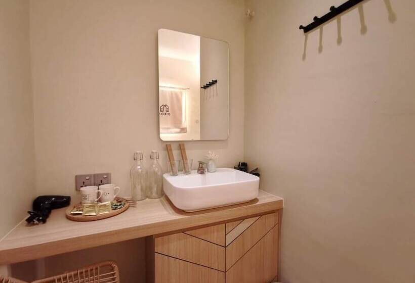 בית מלון כפרי Oikos Poshtel