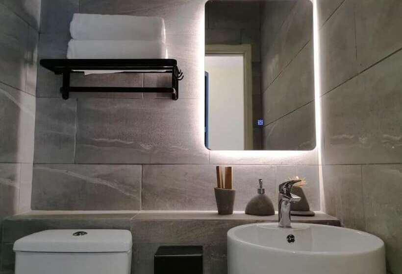 בית מלון כפרי Oikos Poshtel