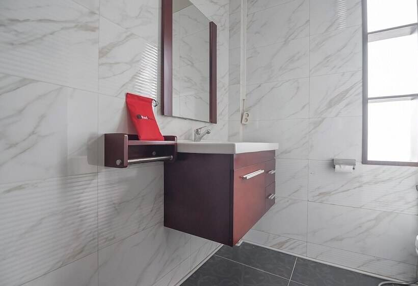 בית מלון כפרי Reddoorz Plus @ Tanjung Pandan Belitung 2