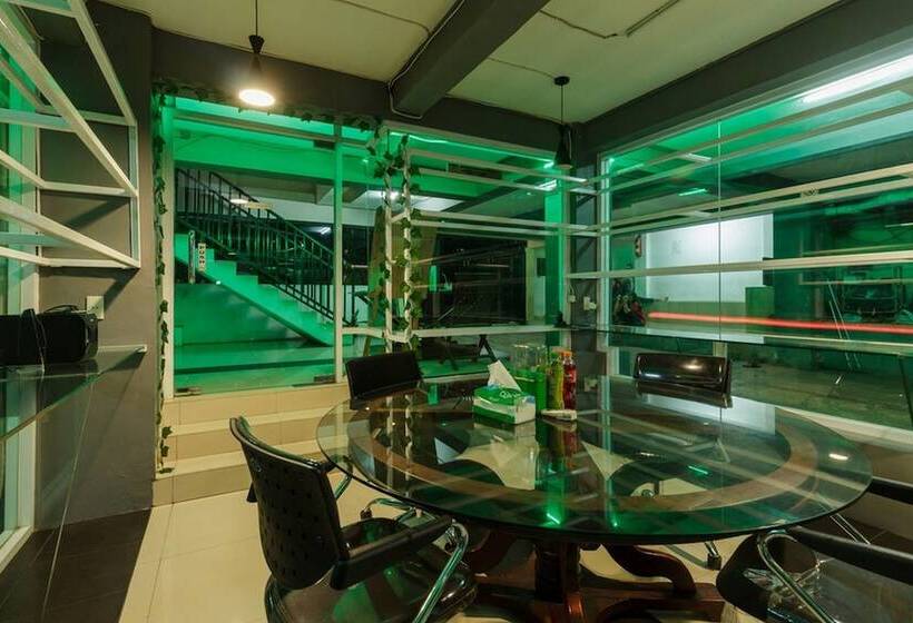 酒店 Reddoorz Premium @ Ampera Raya 2