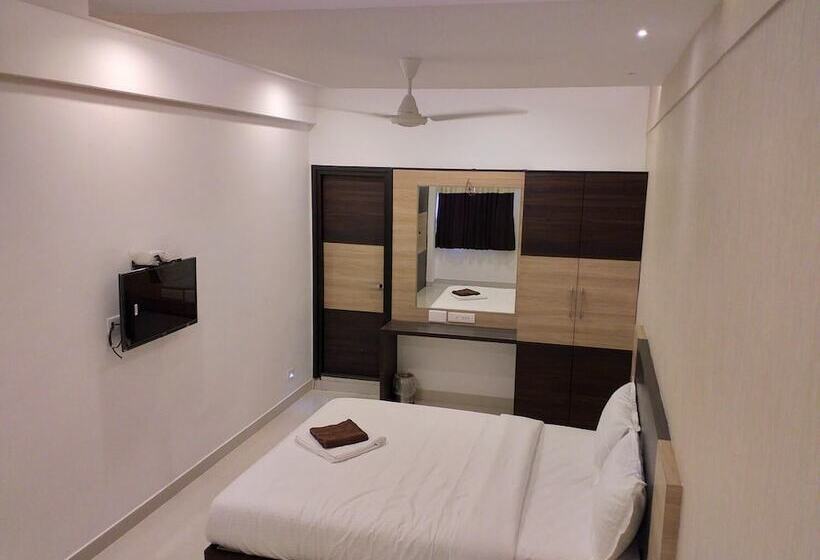 Отель S P Residency