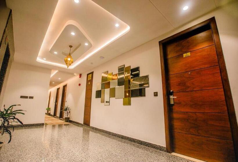 هتل Ten Square, India