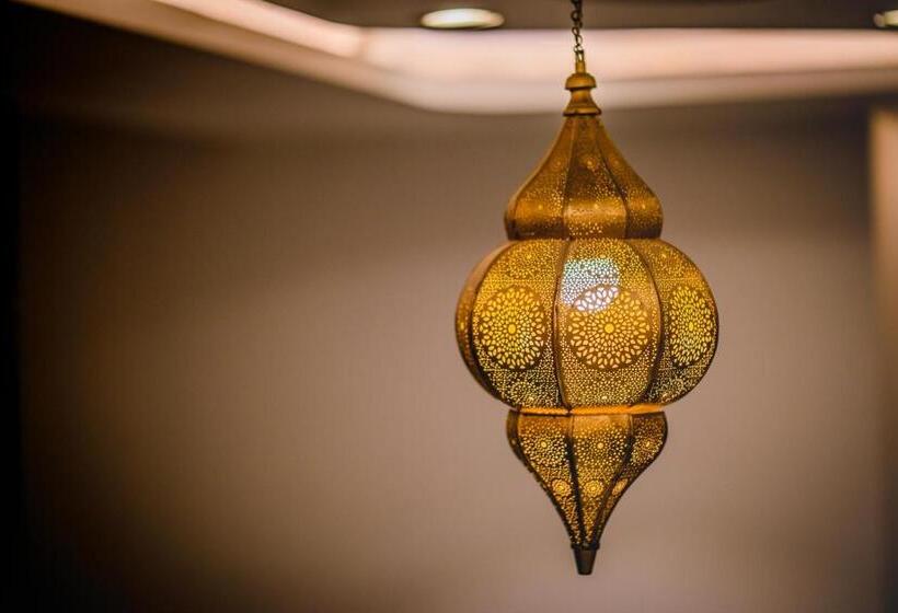 هتل Ten Square, India