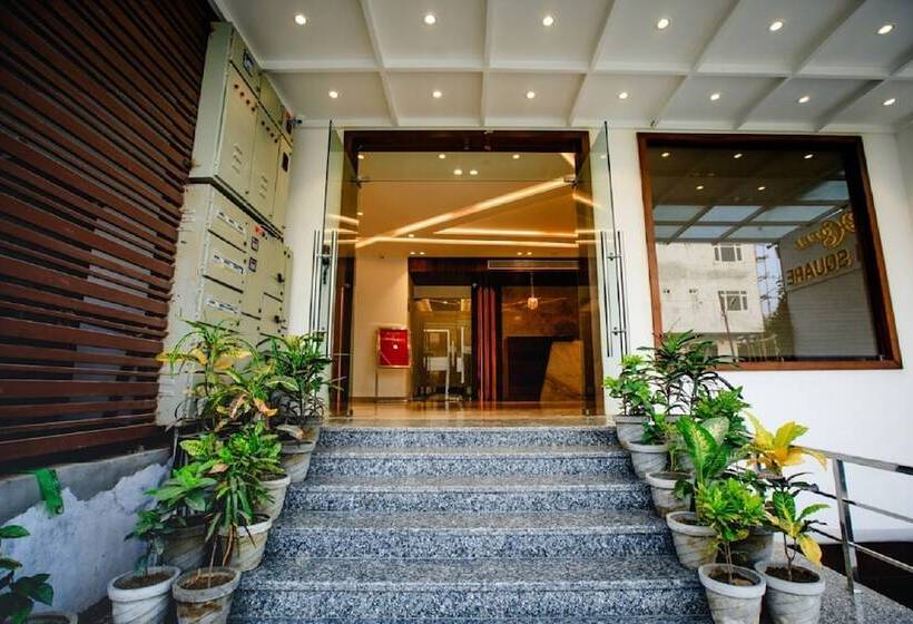 هتل Ten Square, India