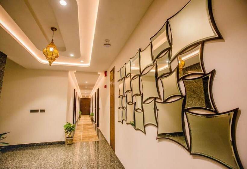 هتل Ten Square, India