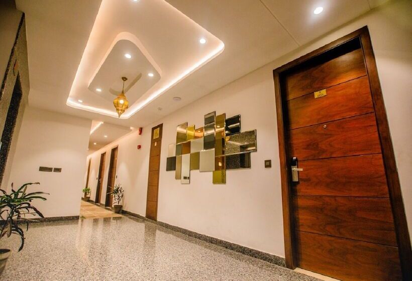 هتل Ten Square, India