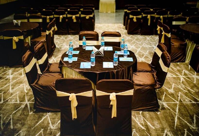 هتل Ten Square, India