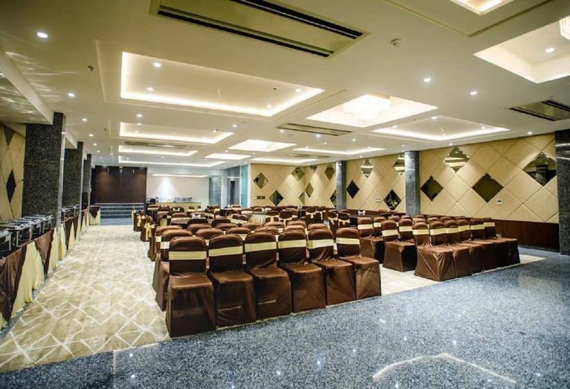 هتل Ten Square, India