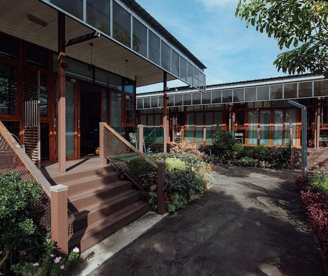 فندق على الطريق Chan Living