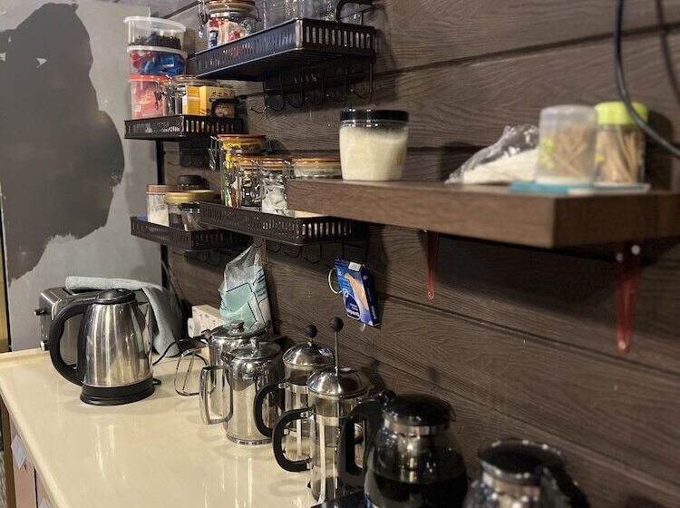 汽车旅馆  Chan Living