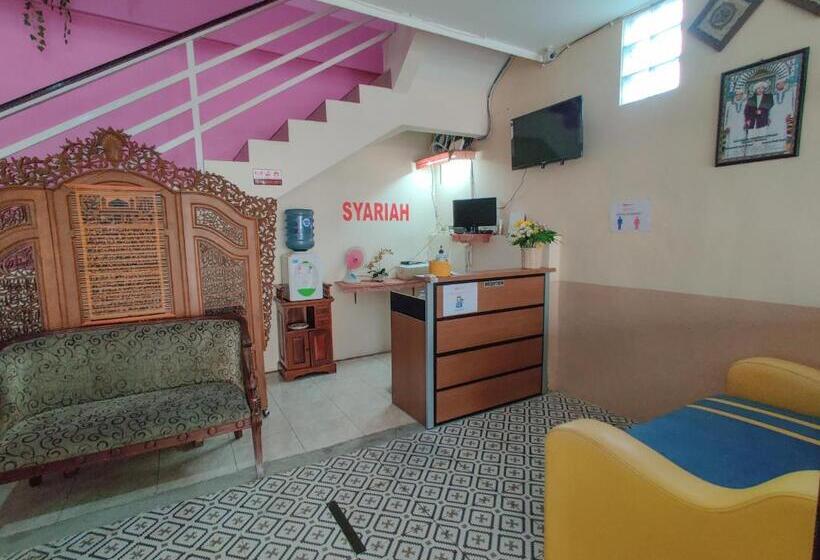 膳宿费 Ayuning Guest House Syariah Semarang Mitra Reddoorz