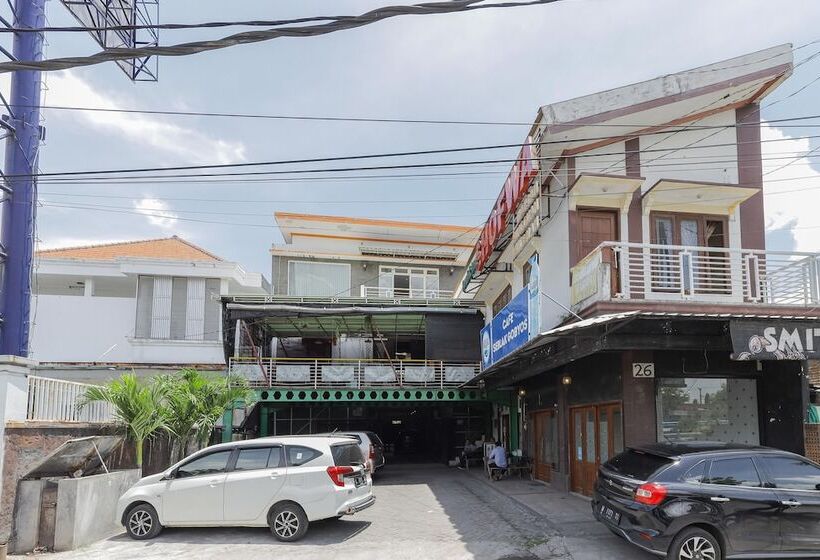 פנסיון Reddoorz Near Juanda International Airport 2