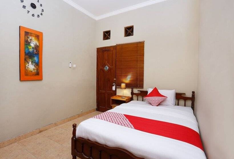 پانسیون Oyo 1072 Kampung Condro Wulan Guesthouse
