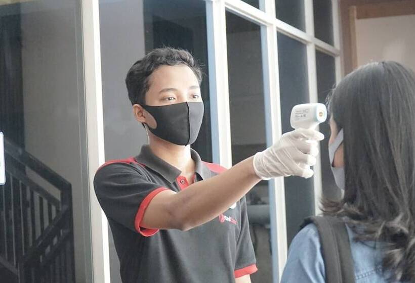 Пансион Reddoorz Near Jogja City Mall 3