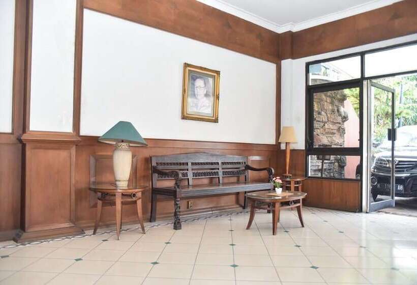 膳宿费 Reddoorz Near Kampung Warna Warni