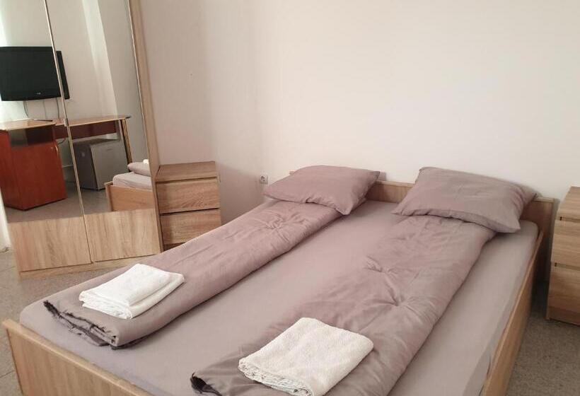 פנסיון Vila Fortuna Auri