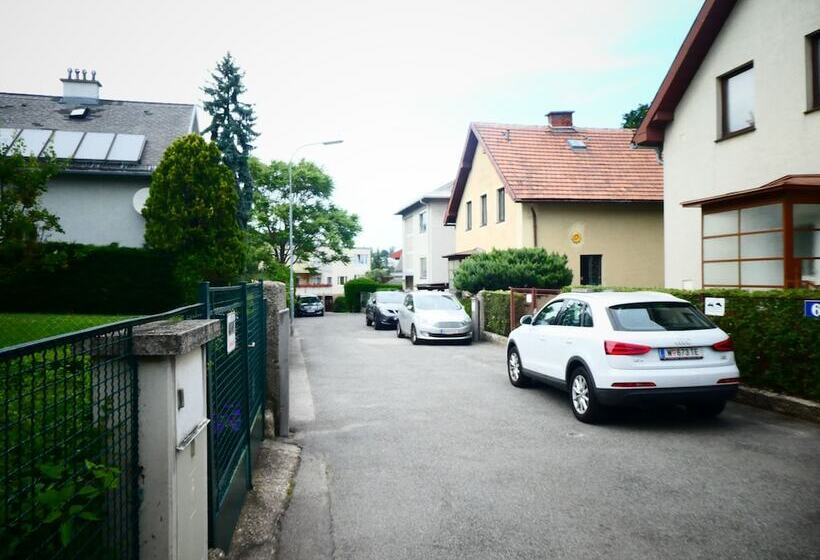 Prime Rooms Vienna   Hostel