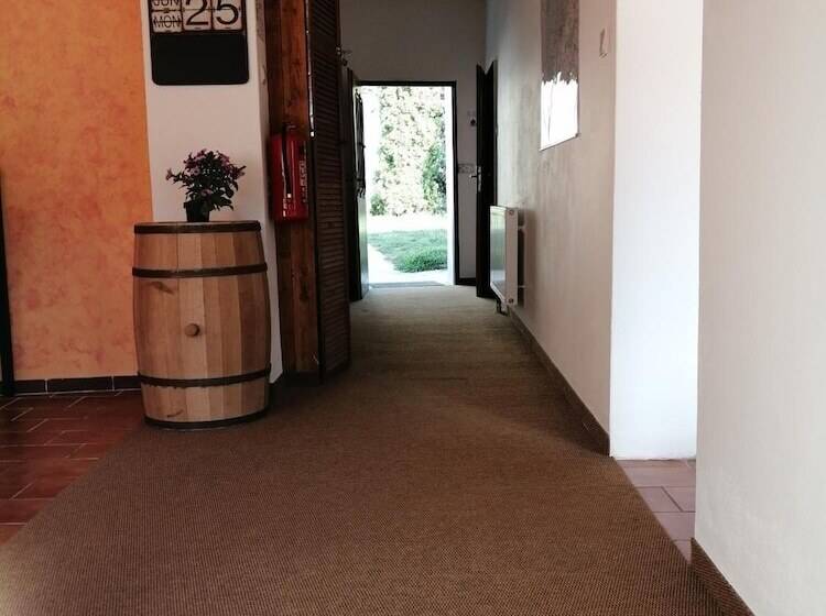 ユースホステル Castle Wall Inn