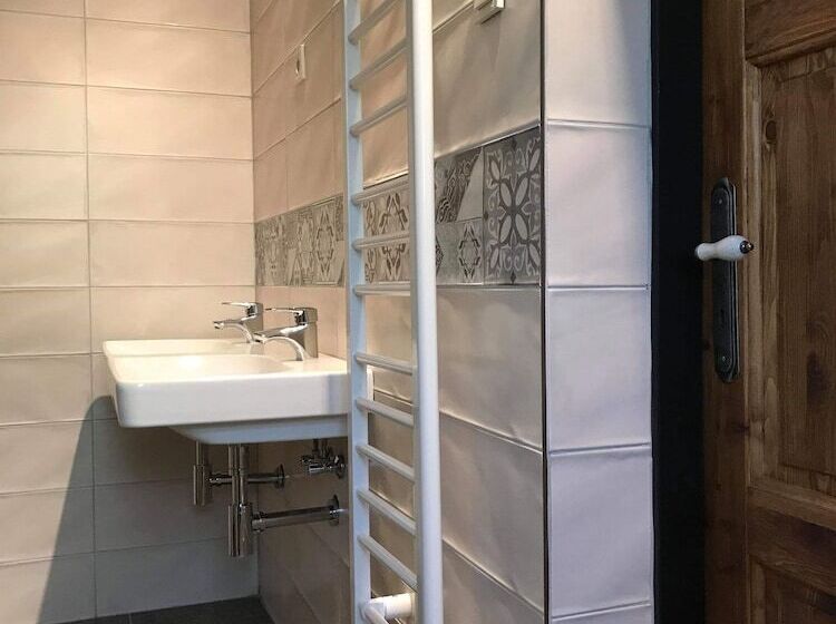 ユースホステル Castle Wall Inn