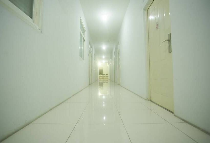 הוסטל Lapan Lapan By Oyo Rooms