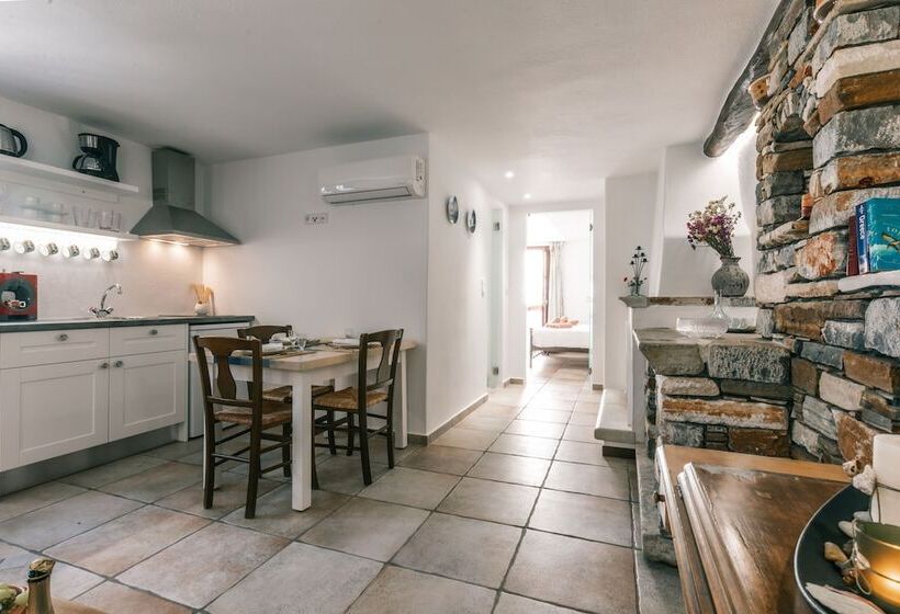 Arco Naxos Luxury Apartments