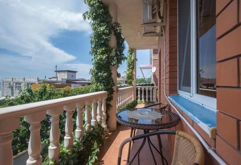 تختخواب و صبحانه Ellina Guest House