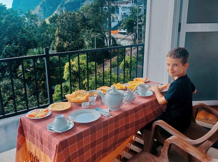 Bed and Breakfast Ella Floating View