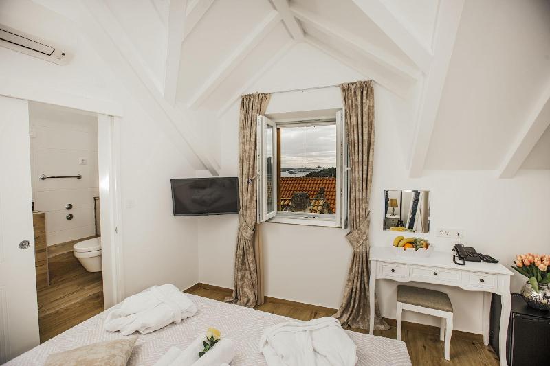 تختخواب و صبحانه Heritage Hotel Dea Hvar