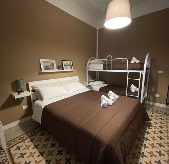 تختخواب و صبحانه Jennys Place