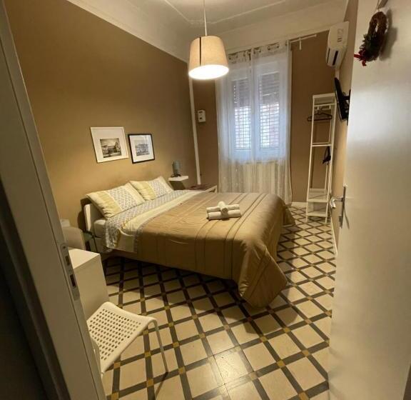 تختخواب و صبحانه Jennys Place