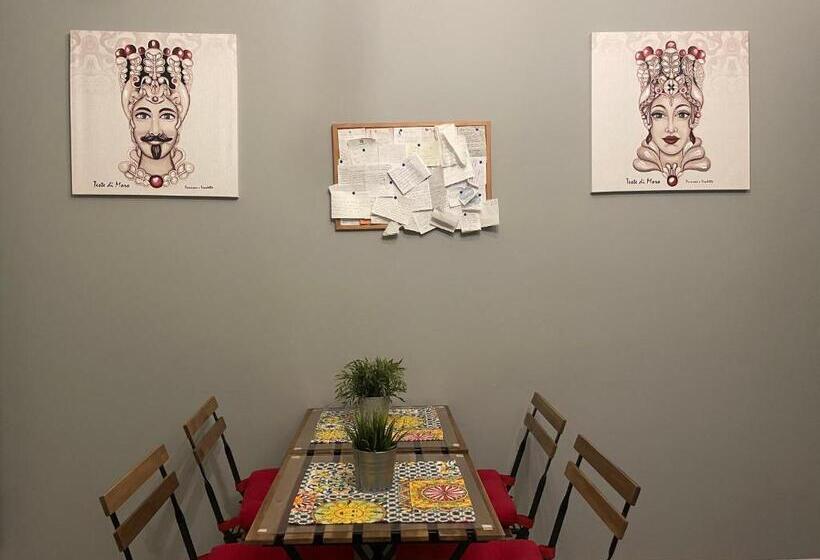 تختخواب و صبحانه Jennys Place