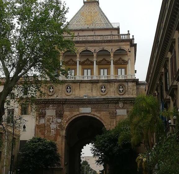 تختخواب و صبحانه Jennys Place