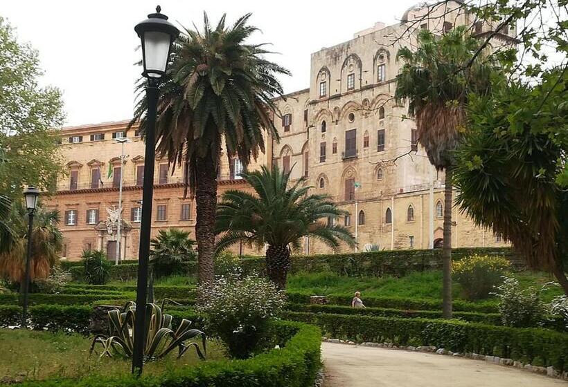 تختخواب و صبحانه Jennys Place