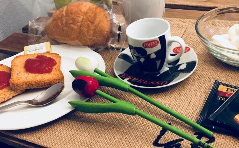 تختخواب و صبحانه Jennys Place