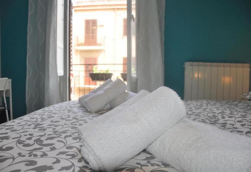 تختخواب و صبحانه Jennys Place