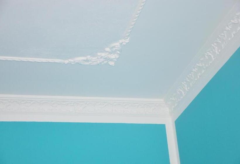 تختخواب و صبحانه Jennys Place